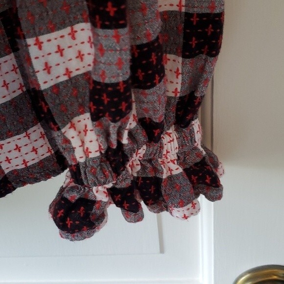 BUFFALO CHECK RUFFLE TOP SIZE PLUS 2X BLACK WHITE RED LONG SLEEVE COTTON - Picture 6 of 10